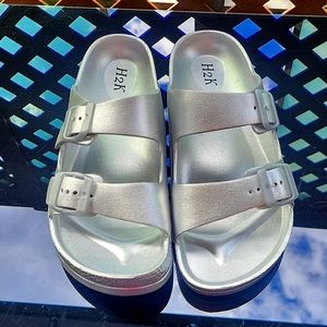 H2k size 39 slide on sandals